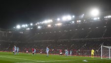 И Крауч критикува трансферната политика на Юнайтед