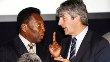 Изписаха Пеле от болницата в стабилно състояние 