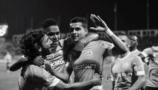 Трагедия! Още един футболист починал в съня си