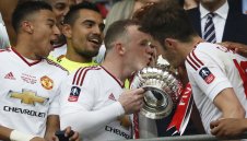 Руни: Ще бъде несправедливо да уволнят Ван Гаал