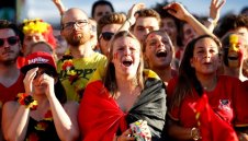 Безредици по улиците на Белгия след загубата от Франция