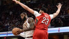 Краля изпревари Джордан със забивка