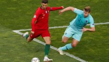 Юве увеличи офертата за Де Лихт