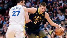 Денвър обърна Уориърс в последната част