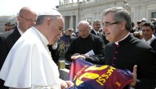 Папата постанови: Меси е най-великият в историята!