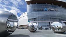 Страдащи милионери: Спират заплатите на звездите в НБА