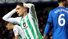 Футболно гадже обра точките на червения килим + СНИМКИ