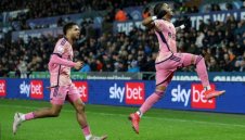 Груев с асистенция, Лийдс взе гръмка победа навън и излезе втори