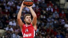 Силен Везенков не бе достатъчен, Олимпиакос пак загуби 