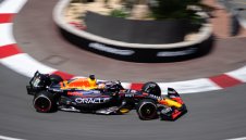 Макс започна силно в Монако, но разликите са малки