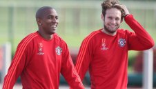 Трима преподписаха на "Олд Трафорд"