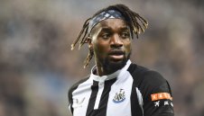 Богаташите от Нюкасъл пак се издъниха