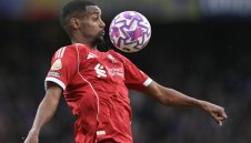 Исак може и да не играе за Ливърпул