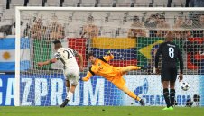 Юве обезглави "драконите" с дузпа и е на 1/4-финал + ВИДЕО И СНИМКИ