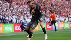 Жалко! Светците спряха Илия Груев и Лийдс към Висшата лига