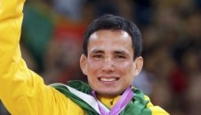 Бразилец си счупи медала