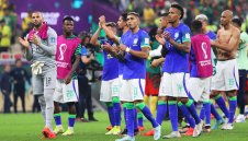 Гореща мацка продкрепя Бразилия на световното в Катар + СНИМКИ