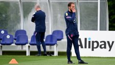 Притеснение в Англия: Г-н Саутгейт, така няма да стане