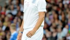 Теди Шерингам изчетка Стивън Джерард