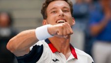 Палачът на Гришо от Ролан Гарос е на полуфинал в Ню Йорк