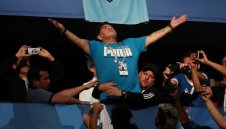 Диего Марадона се превръща в посмешище