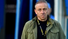 Илиан Илиев сменя тактиката отпред