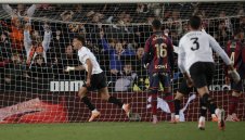 „Прилепите“ излъгаха Леванте в градското дерби и се върнаха на победния път