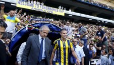 Ван Перси и Нани не помогнаха на Фенербахче срещу Шахтьор