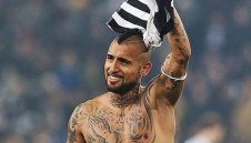 Заради чашката? Видал пак бяга тайно от хотела на Байерн