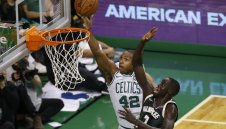 Бостън не допусна грешка и елиминира Милуоки