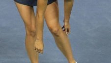 Шарапова се контузи и прати Квитова на полуфиналите в Токио