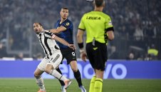 Юве и Наполи в битка за Един Джеко