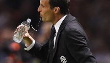 Алегри отказва да преподпише, иска повече пари