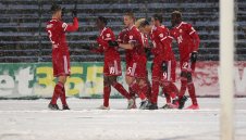 Трио от ЦСКА "виси" с картони за Лудогорец