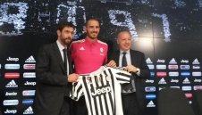 ОФИЦИАЛНО: Бонучи преподписа с Юве 