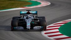 Мерцедес с минимален аванс пред Ред Бул и Ферари на тестовете