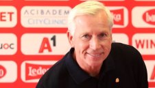 Той се издъни зверски начело на ЦСКА, но стана треньор на гранд от Гърция