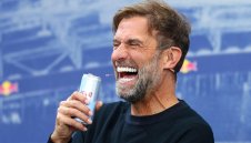 Клоп със силни думи за Салах, Ван Дайк и Трент