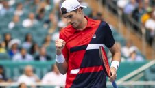 Джон Иснър няма да участва и на "Ролан Гарос", все още е контузен