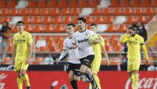 Валенсия шокира Виляреал в края и взе победата в дербито