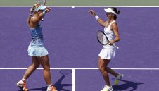 Лисицки скъса с Мартина Хингис