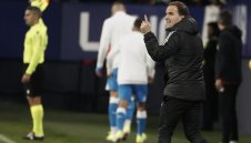 Осасуна скочи на съдията след загубата от Барса