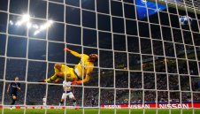 Ван Бомел беснее: Интер ни победи със съдията