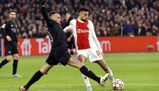 Байерн с трансферен удар, уреди звезда на Аякс