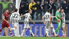 Спорно съдийско решение помогна на Ювентус да пречупи Рома