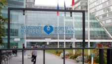 Шумахер бил докаран в парижката болница като в скафандър