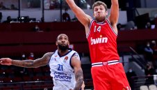 Силен Везенков не успя да спаси Олимпиакос