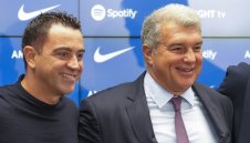 До часове: Барса обявява новия договор на Шави 