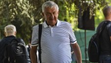 Слагай асфалт, ще копаем: Крушарски има пари за приближени до Роналдо и Меси