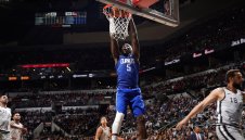 Клипърс с рекорд по забивки в Сан Антонио